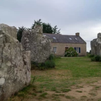 Roadtrip en Bretagne : alignement de menhirs à Kerzrho. © Myriam Muesser